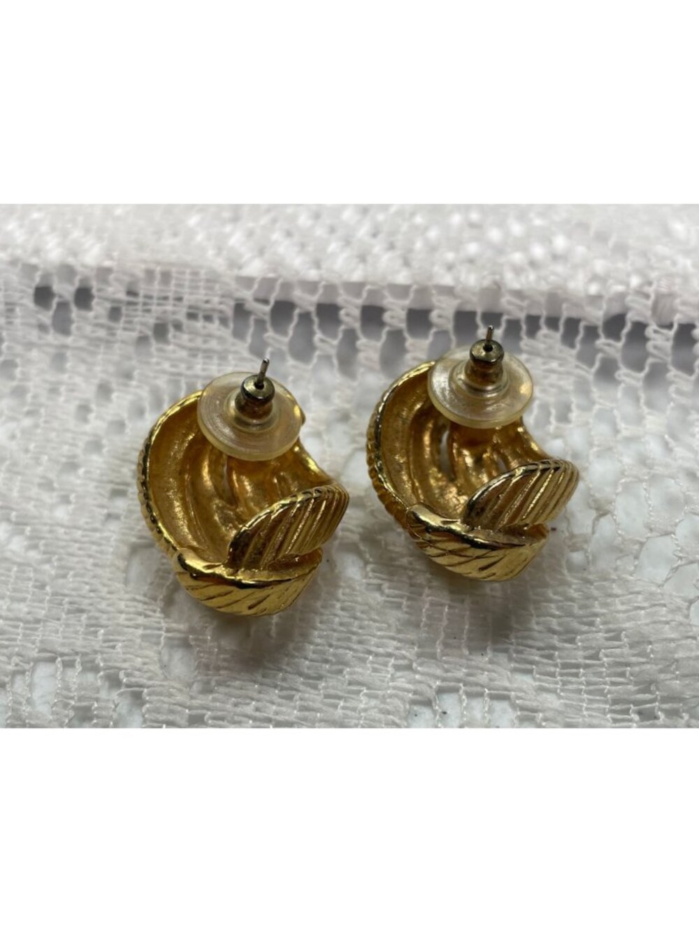Vintage Gold Tone Ribbed Clip On Earrings Chunky Half Hoop Shrimp Textured 80s - Picture 6 of 10